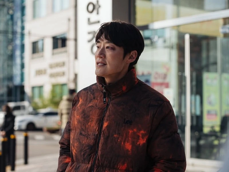 Sinopsis Drakor Karma: 6 Orang dengan Takdir Buruk Lee Hee-joon sebagai Pria yang Berutang (Sachae Nam) di drakor Karma