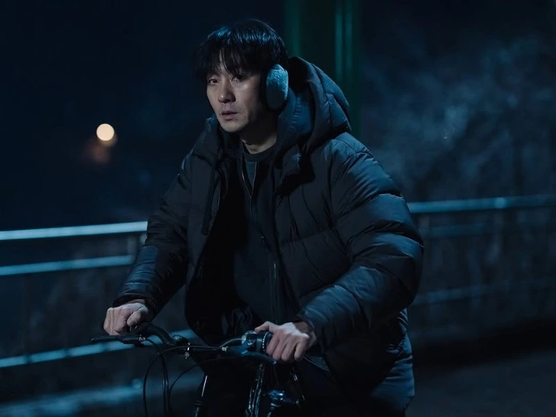 Sinopsis Drakor Karma: 6 Orang dengan Takdir Buruk Park Hae-soo sebagai Pria Saksi Mata (Mokgyeok Nam) di drakor Karma