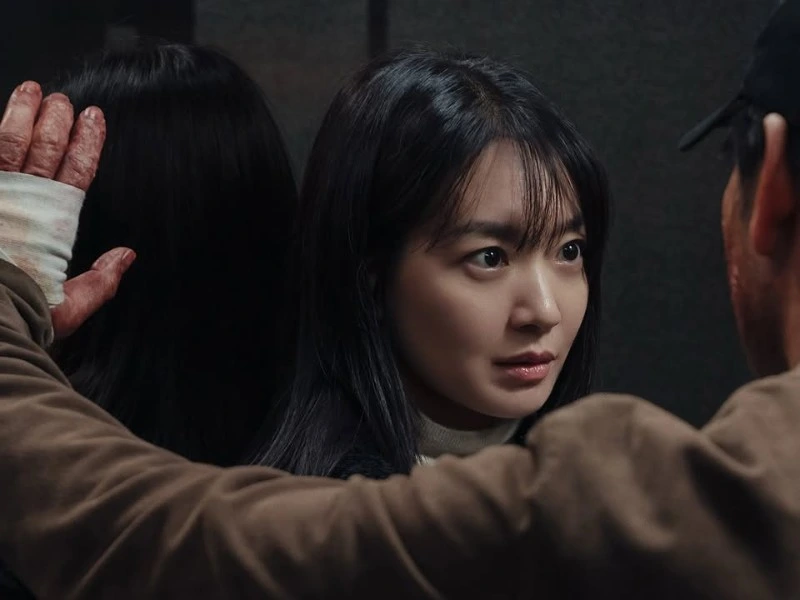 Sinopsis Drakor Karma: 6 Orang dengan Takdir Buruk Shin Min-ah sebagai Joo-yeon di drakor Karma