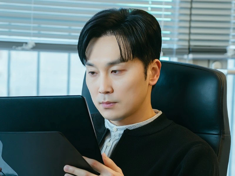 Sinopsis Our Movie: Kisah Sutradara dan Aktris yang Bikin Banjir Air Mata! Seo Hyun-woo sebagai Bu Seung-won di drakor Our Movie