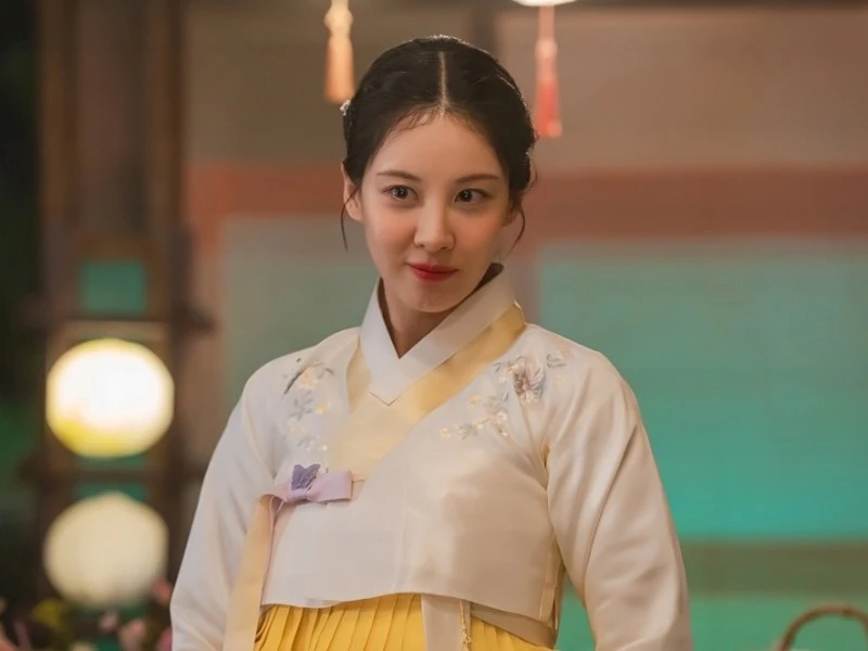 Seohyun sebagai Mahasiswi K dan Cha Sun-chaek di drakor The First Night With The Duke